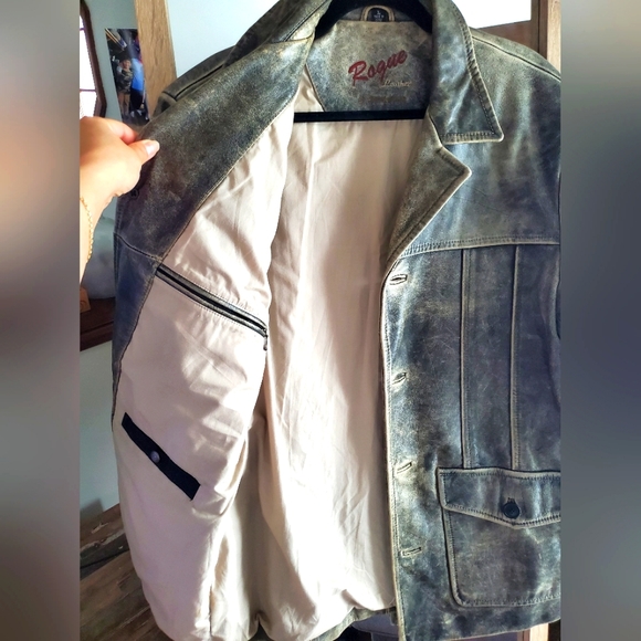 ❌️SOLD❌️ Vintage Distressed Leather Jacket - Picture 9 of 14